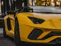 Żółte Lamborghini Aventador, marzenie wielu. Zastanawiasz się, ile kosztuje wypożyczenie lamborghini na weekend?
