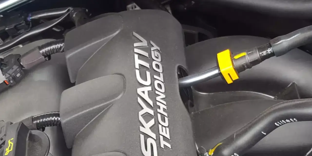 Silnik benzynowy SKYACTIV TECHNOLOGY, symbol innowacji i najlepsze silniki benzynowe.
