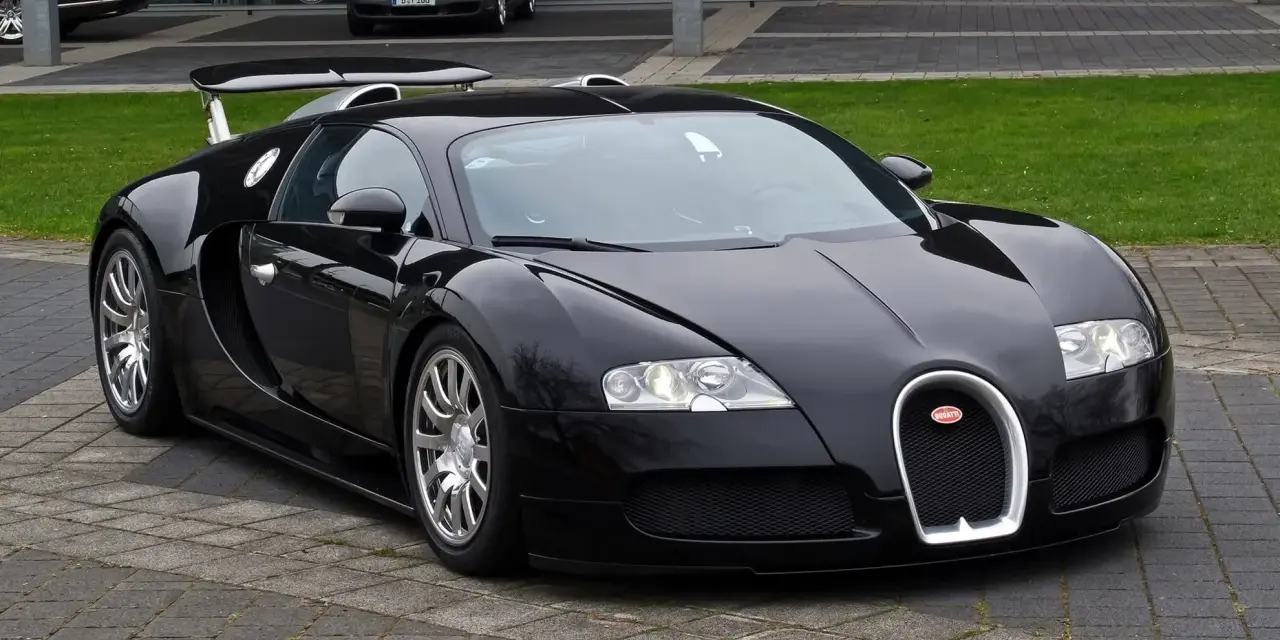 Czarny Bugatti Veyron, symbol luksusu. Zastanawiasz się, ile kosztuje Bugatti Veyron? To marzenie wielu, ale cena jest astronomiczna.