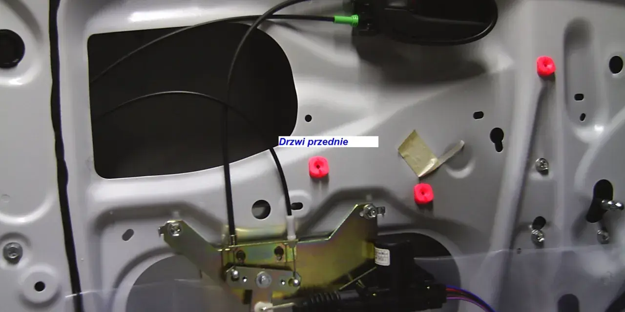 Mechanizm centralnego zamka Toyota Yaris, koszt części do drzwi przednich.