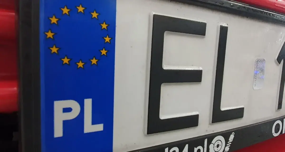 Polskie blachy z symbolem UE. Litery EL i cyfry 1.