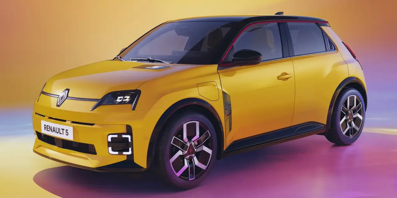 Nowy, żółty Renault 5 z czarnym dachem i czerwonymi akcentami, prezentuje nowoczesny design.