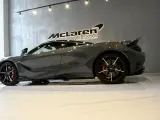 Szary McLaren 765LT w salonie McLaren Warszawa. Zastanawiasz się nad mclaren cena?