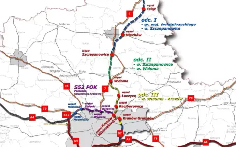 Mapa przedstawia przebieg drogi ekspresowej S7 i S52, z zaznaczonymi odcinkami, węzłami i miejscowościami.