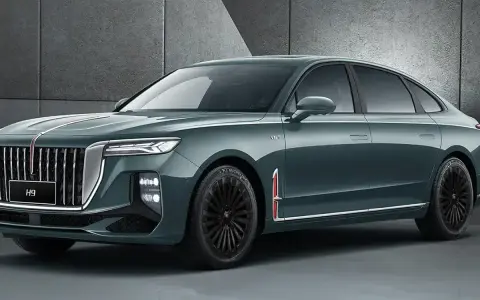 Elegancki, ciemnozielony Hongqi H9 z chromowanymi detalami i czarnymi felgami. Sprawdź, jaka jest jego hongqi h9 cena.