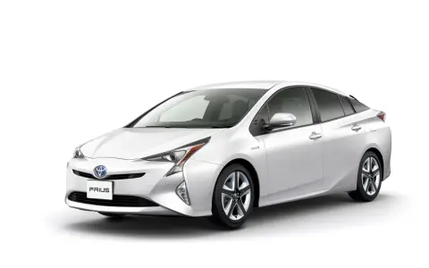 Biała Toyota Prius, symbol ekologicznej motoryzacji, produkowana jest w Japonii.
