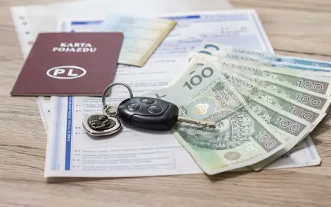 Karta pojazdu, kluczyki i pieniądze – komplet dokumentów i środków na zakup nowego samochodu.