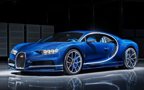 Błękitny Bugatti Chiron, symbol luksusu. Zastanawiasz się, ile kosztuje Bugatti Chiron? To marzenie wielu, ale cena jest astronomiczna.