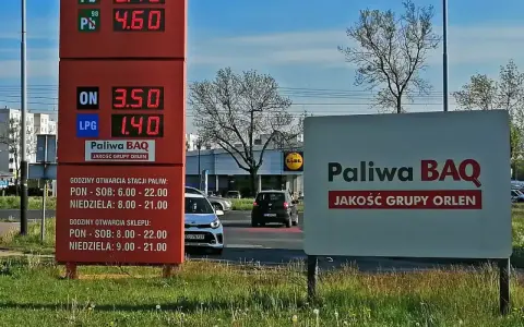 Cena LPG na stacji paliw BAQ to 1.40. Obok widnieje cena ON 3.50.