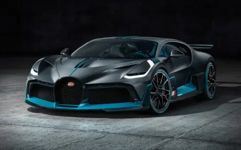 Szary Bugatti z niebieskimi akcentami, marzenie wielu. Ile jest Bugatti w Polsce? Trudno powiedzieć, ale ten jeden robi wrażenie!