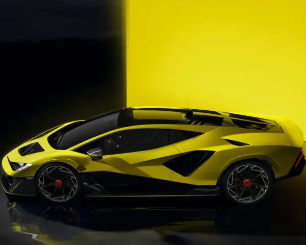 Żółte Lamborghini z czarnymi akcentami. Zastanawiasz się, ile kosztuje najtańsze Lamborghini?