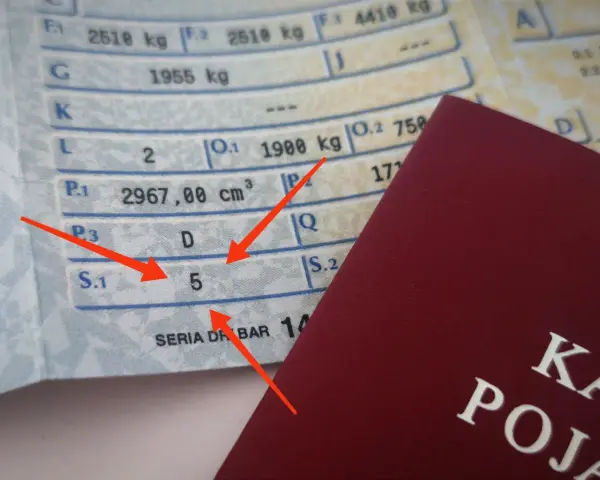 Dokument pojazdu wskazuje, że bus ma 5 miejsc.