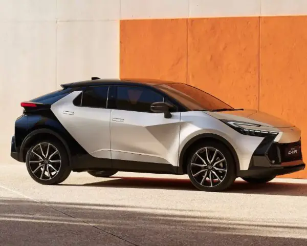 Nowa Toyota C-HR Hybrid w dwukolorowej wersji. Zastanawiasz się, ile kosztuje ten stylowy SUV?