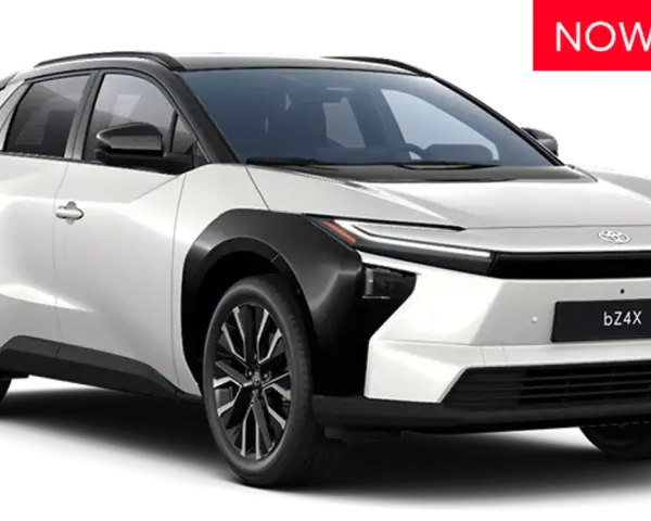 Nowość! Biała Toyota bZ4X z czarnymi dodatkami. Sprawdź atrakcyjną toyota bz4x cena.