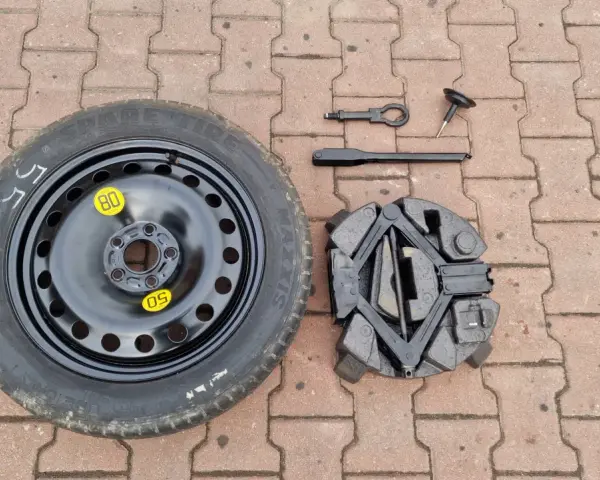 Koło zapasowe Ford S-Max, podnośnik i klucze. Zestaw do wymiany opony, który pomoże Ci w razie awarii.