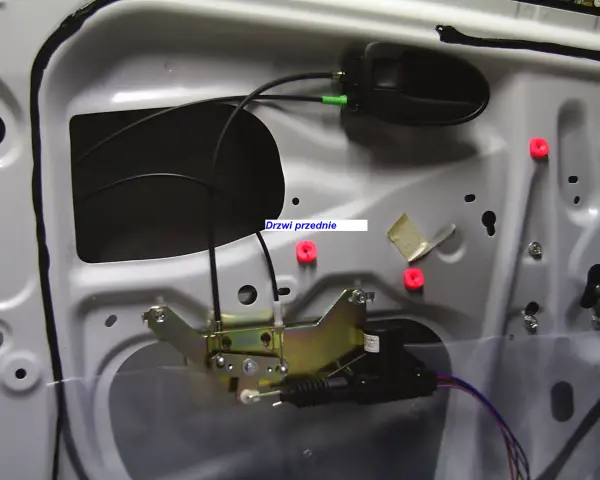 Mechanizm centralnego zamka Toyota Yaris, koszt części do drzwi przednich.