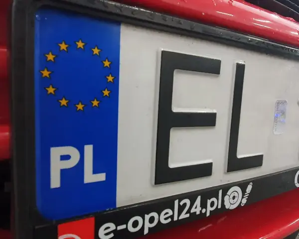 Polskie blachy z symbolem UE. Litery EL i cyfry 1.