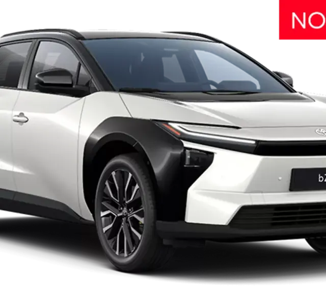 Nowość! Biała Toyota bZ4X z czarnymi dodatkami. Sprawdź atrakcyjną toyota bz4x cena.