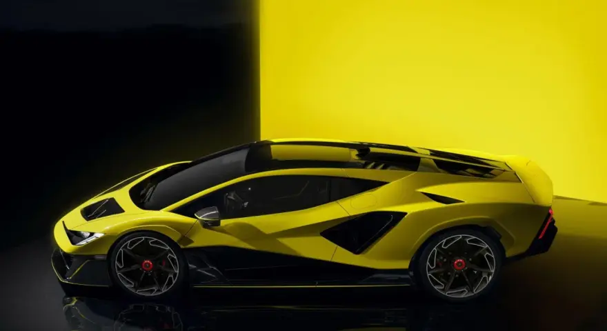 Żółte Lamborghini z czarnymi akcentami. Zastanawiasz się, ile kosztuje najtańsze Lamborghini?