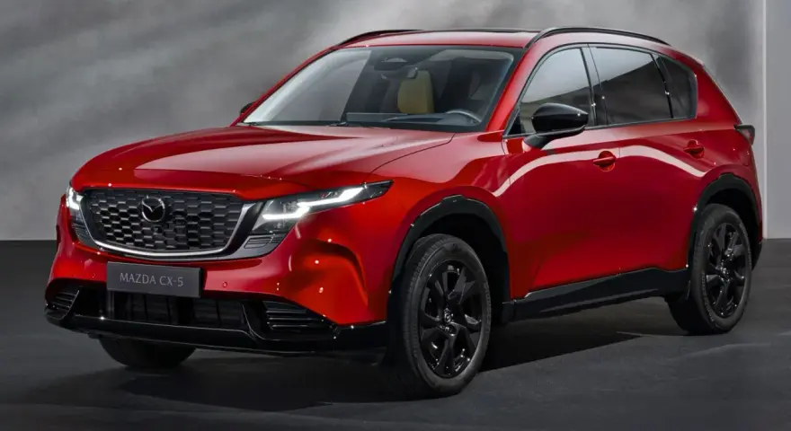 Czerwony Mazda CX-5, jeden z wielu stylowych japońskich samochodów, prezentuje się elegancko na ciemnym tle.