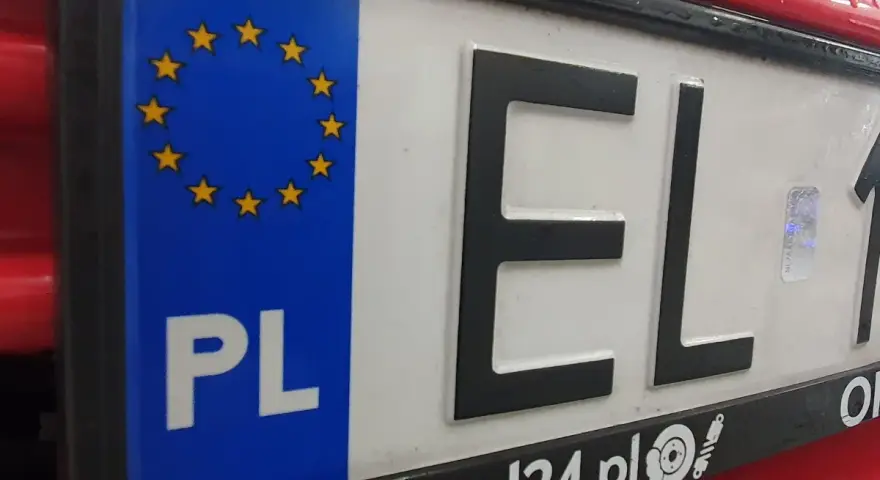 Polskie blachy z symbolem UE. Litery EL i cyfry 1.